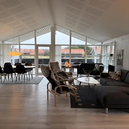 Mauri - 350m From The Sea By Interhome Nyaraló